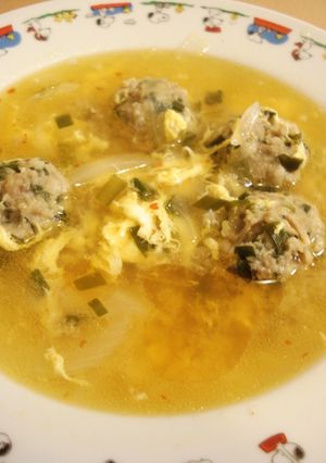 ニラ入り肉団子とタマネギの中華味スープ-レシピのメイン写真