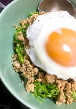 キャベツと鶏そぼろの月見のせ丼☆-レシピのメイン写真