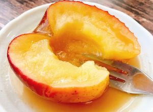 りんごまるごと♡レンジで簡単焼きりんご-レシピのメイン写真
