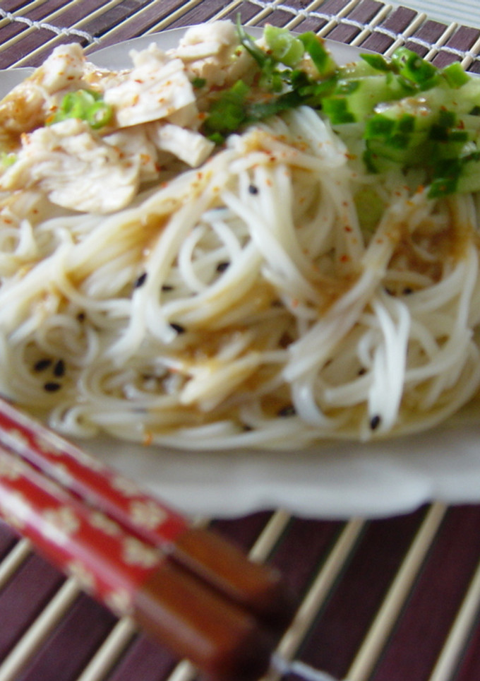 ★蒸し鶏と黒ゴマまぶしそうめん★-レシピのメイン写真