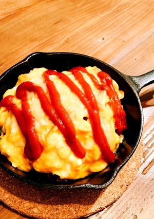 スキレットで熱々とろとろチーズオムライス-レシピのメイン写真