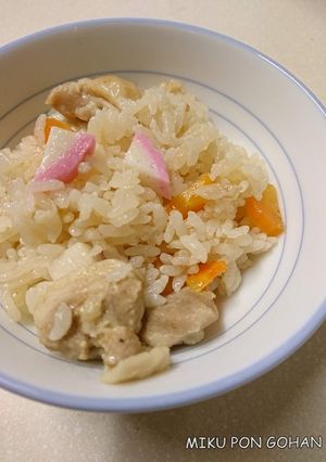 ジューシー風鶏肉とかまぼこの炊き込みご飯-レシピのメイン写真