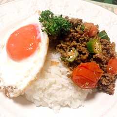 รูปของ オクラとミニトマトのドライカレー