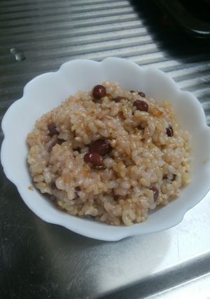 玄米特有の匂い解決！　梅干し入り玄米ご飯-レシピのメイン写真