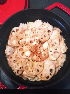 鶏肉とレンコンのストウブ鍋炊き込みご飯-レシピのメイン写真