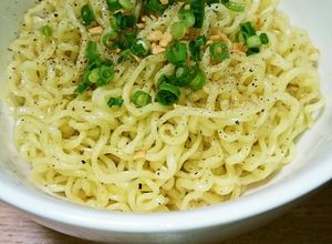 サリ麺で塩焼きそば(カップ塩焼きそば風)-レシピのメイン写真