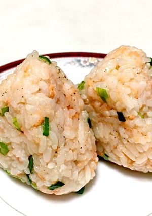 鮭フレークとネギのおにぎり-レシピのメイン写真