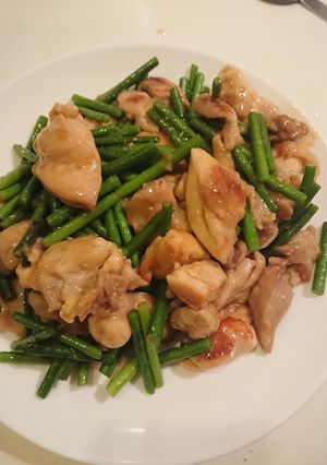 ご飯がすすむ鶏肉とニンニクの芽の炒め物-レシピのメイン写真