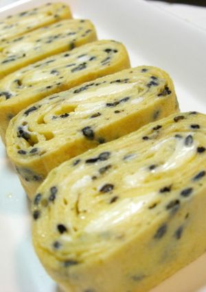 お弁当に♬黒ゴマとチーズの卵焼き-レシピのメイン写真