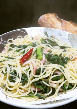 時短簡単☆美味♡春菊とベーコンのパスタ-レシピのメイン写真