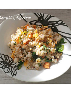 美肌に効く鮭と春菊の炒飯-レシピのメイン写真