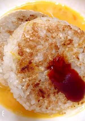 ズボラ飯！簡単焼肉タレおにぎり卵かけ♥-レシピのメイン写真