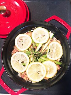 ストウブ鍋で鯖缶とアスパラの炊き込みご飯-レシピのメイン写真