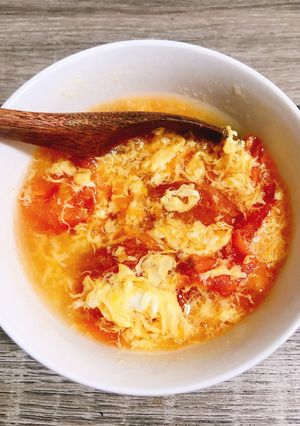 トマトと卵の簡単スープ 夜食にも！-レシピのメイン写真