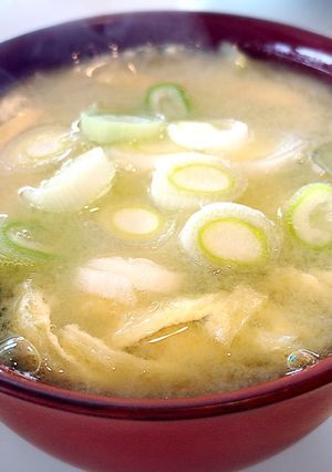 油あげとワカメのお味噌汁-レシピのメイン写真