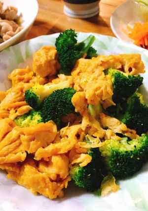 麺つゆだけ！簡単♪ ブロッコリーと卵炒め-レシピのメイン写真