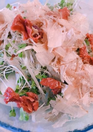 ブロッコリースプラウトと玉ねぎの梅おかか-レシピのメイン写真