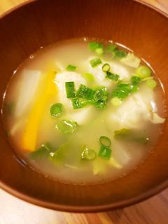 芯まで温まる♡̷野菜と餃子のスープ-レシピのメイン写真