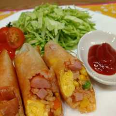 รูปของ 新食感！！オムライスの春巻き♡