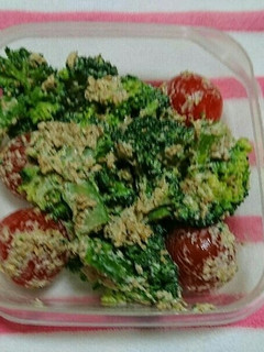 ブロッコリーとミニトマトのおかかごま和え-レシピのメイン写真