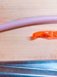 魚肉ソーセージを綺麗に剥く-レシピのメイン写真