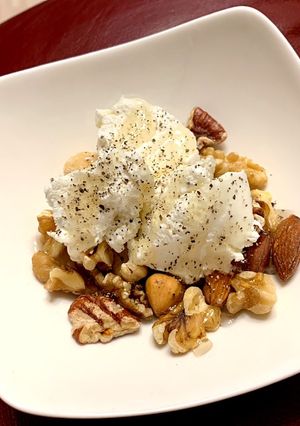 カッテージチーズとナッツの蜂蜜がけ-レシピのメイン写真