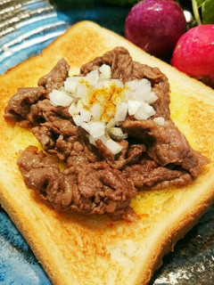 旨っ♥のっけトースト(牛肉のカレー炒め)-レシピのメイン写真