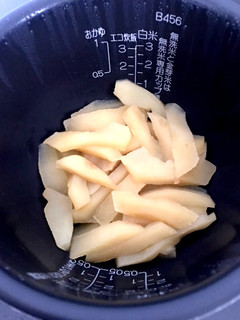 離乳食中期:炊飯器で簡単☆りんご煮-レシピのメイン写真