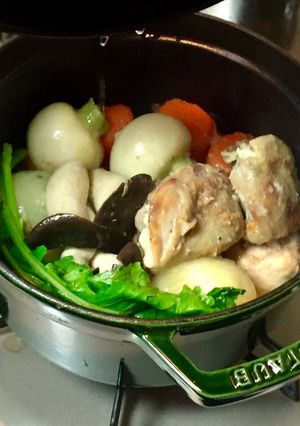 骨付き鶏肉とゴロゴロ野菜の蒸し煮-レシピのメイン写真