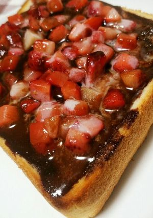 悪魔なスイーツイチゴチョコトースト-レシピのメイン写真