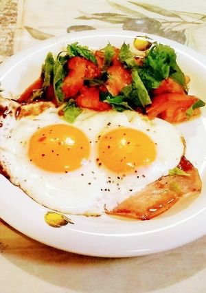 簡単時短朝食2 ハムエッグにトマトソテー-レシピのメイン写真