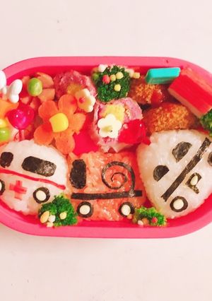 丸四角三角おむすび弁当 キャラ弁 デコ弁-レシピのメイン写真
