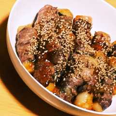 A picture of 大葉と餅の豚肉巻き.