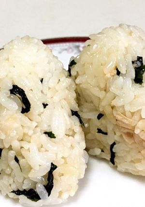 塩鶏とワカメのおにぎり-レシピのメイン写真