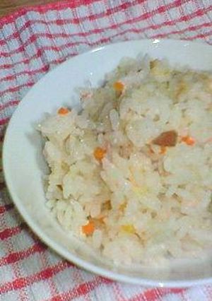 優しいお味☆梅じゃこ人参の炊き込みごはん-レシピのメイン写真