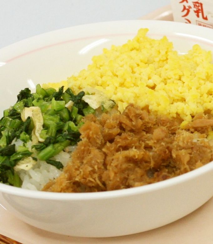 給食☆こまツナそぼろ丼-レシピのメイン写真