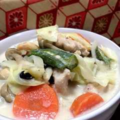 รูปของ お豆さんと温野菜の具だくさん豆乳スープ♡