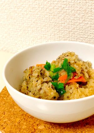 混ぜるだけ★梅×ツナ×ごまの炊き込みご飯-レシピのメイン写真