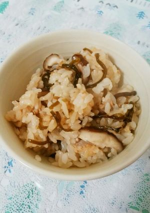 お鍋で炊く!椎茸×ツナ×塩昆布ご飯-レシピのメイン写真