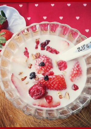 生ハチミツ入り!いちごミルク-レシピのメイン写真