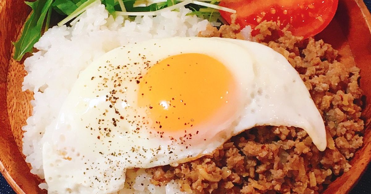 簡単カフェ風♡目玉焼きのせピリ辛そぼろ丼 by 新米幸せママ♡〜現在