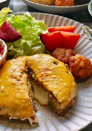 贅沢♡とろけるチーズインハンバーグ-レシピのメイン写真