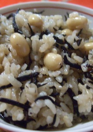 簡単♪ひじきと大豆の炊き込みご飯-レシピのメイン写真