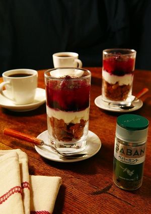 お手軽♪水切りヨーグルトとベリーのパフェ-レシピのメイン写真
