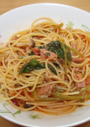 ほうれん草としめじのトマトソースパスタ-レシピのメイン写真