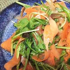 รูปของ にんじんとルッコラのお手軽サラダ