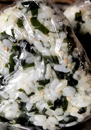 わかめおにぎり-レシピのメイン写真