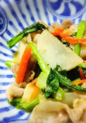 簡単☆かぶの葉も実も豚バラ肉と味噌炒め-レシピのメイン写真
