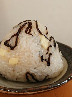 簡単☆塩昆布とチーズの悪魔のおにぎり☆-レシピのメイン写真