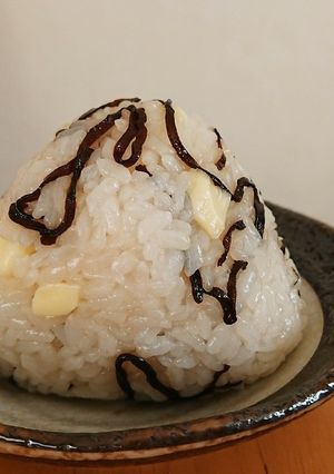 簡単☆塩昆布とチーズの悪魔のおにぎり☆-レシピのメイン写真
